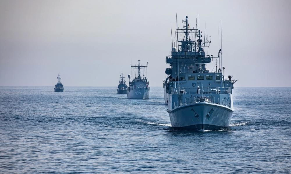 Πλοία του ΝΑΤΟ στη Βαλτική - Ρωσικά βομβαρδιστικά ''κλειδώνουν'' στόχους